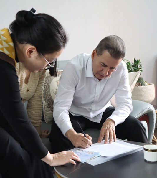 Lựa chọn một dịch vụ uy tín như Phúc An Visa sẽ giúp bạn giảm bớt gánh nặng trong quy trình tìm hiểu phí visa đi các nước 